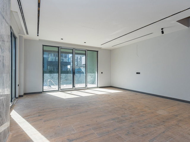 YEŞILBAYIRDA SITE IÇI 4+1 VILLA