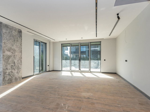 YEŞILBAYIRDA SITE IÇI 4+1 VILLA