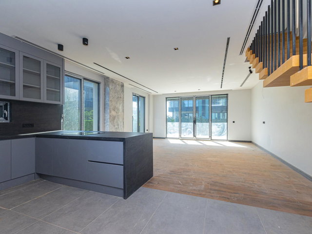 YEŞILBAYIRDA SITE IÇI 4+1 VILLA