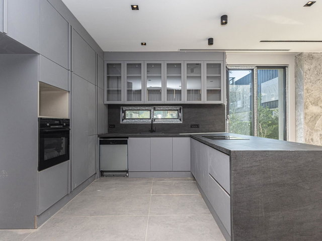 YEŞILBAYIRDA SITE IÇI 4+1 VILLA