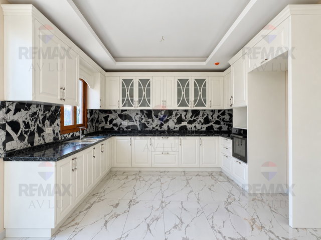REMAX AVLU'DAN YENİŞEHİR'DE SİTE İÇİ HAVUZLU 4+1 SATILIK DAİRE