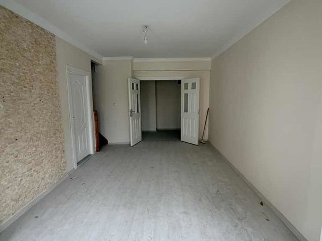 BAĞCILAR’DA EN ÜST KAT 3+2 | 170 M² NET | 3 CEPHELİ, BALKONLU, KREDİYE UYGUN