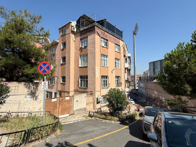 BEYOĞLU'NDA KASIMPAŞASPOR STADI MANZARALI 3+2 DUBLEKS DAİRE