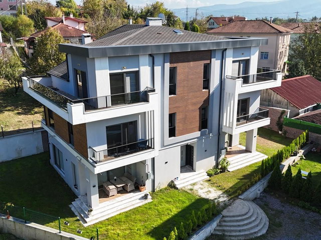 UZUN TARLANIN GÖZDE BÖLGESINDE ORMAN MANZARALI VILLA