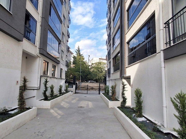 REMAX BEYAZ BEŞEVLER SİTE İÇİ 3+1 KİRALIK DAİRE