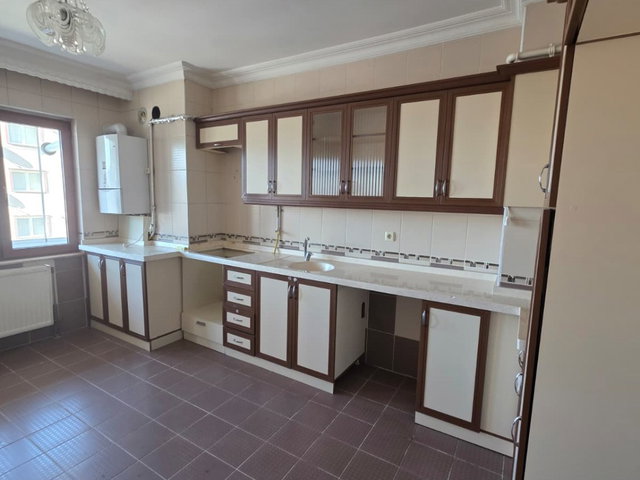 REMAX İLKE'DEN ŞEHİR MERKEZİ'NDE 3+1 KİRALIK DAİRE