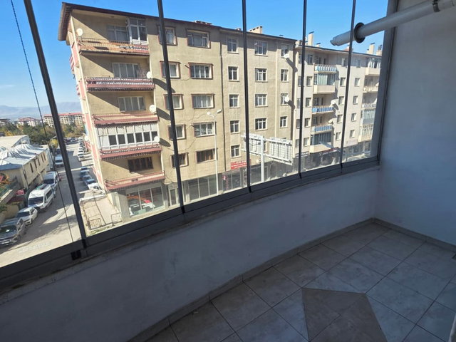 REMAX İLKE'DEN ŞEHİR MERKEZİ'NDE 3+1 KİRALIK DAİRE