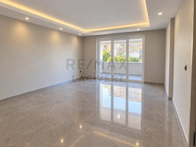 RE/MAX LACIVERT'TEN ŞEHIR MERKEZI'NDE 2+1 SIFIR DAIRE