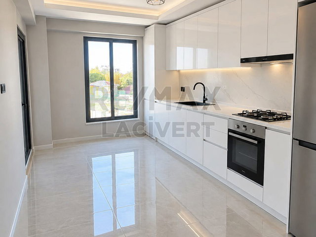 RE/MAX LACIVERT'TEN ŞEHIR MERKEZI'NDE 2+1 SIFIR DAIRE