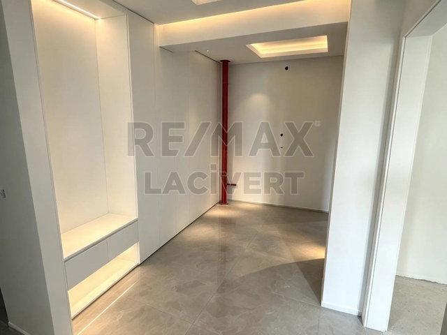 RE/MAX LACIVERT'TEN ŞEHIR MERKEZI'NDE 2+1 SIFIR DAIRE