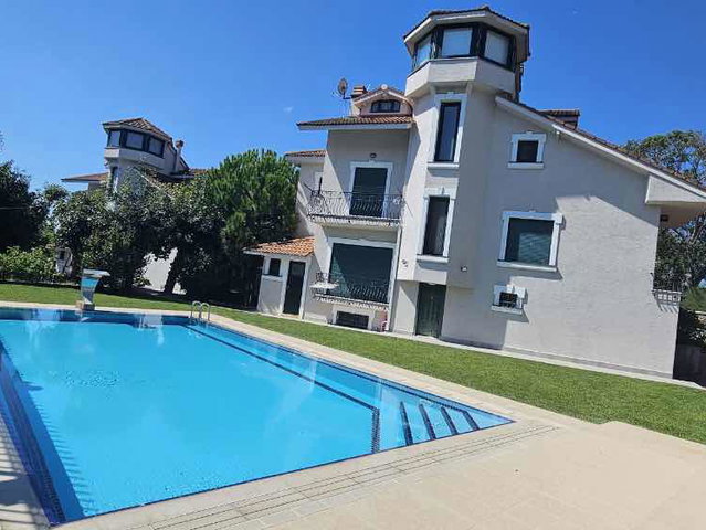 BEYKOZ RIVA’DA ÖZEL HAVUZLU, KIŞ BAHÇELI, 3 ADET 6+2 LÜKS VILLA