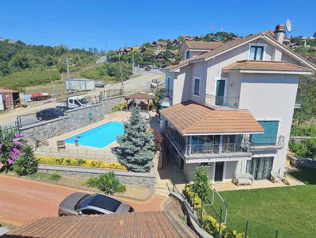 BEYKOZ RIVA’DA ÖZEL HAVUZLU, KIŞ BAHÇELI, 3 ADET 6+2 LÜKS VILLA