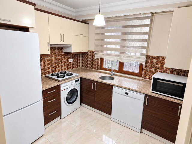 GENÇ BİNADA KATTA TEK OTOPARKLI AYRI MUTFAKLI KOMBİLİ
