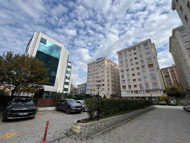 REMAX KONSEPT | DOSTKENT EVLERİ'NDE E.BANYOLU 3+1 ARA KAT DAİRE