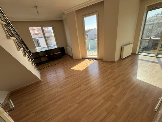 SANCAKTEPE ATATÜRK CADDESI ÜSTÜ 4 ODA 2 SALON TERASLI BALKONLU DUBLEKS