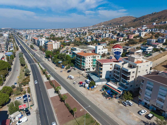 GÜZELBAHÇE YELKI'DE SATILIK BAHÇELI OTOPARKLI 3+1 DAIRE