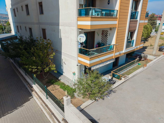 GÜZELBAHÇE YELKI'DE SATILIK BAHÇELI OTOPARKLI 3+1 DAIRE