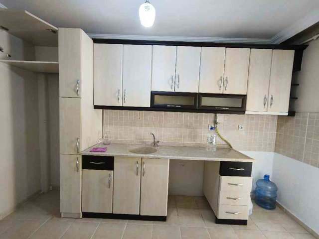 ADAPAZARI’NDA SİTE İÇİNDE, EN ÜST KAT 2+1 KİRALIK DAİRE | BALKONLU, KOMBİLİ, BOŞ