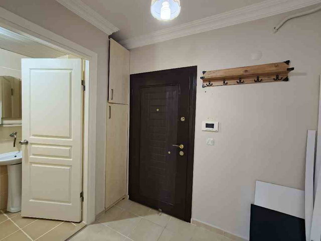 ADAPAZARI’NDA SİTE İÇİNDE, EN ÜST KAT 2+1 KİRALIK DAİRE | BALKONLU, KOMBİLİ, BOŞ