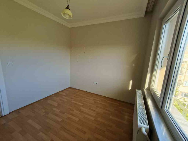 ADAPAZARI’NDA SİTE İÇİNDE, EN ÜST KAT 2+1 KİRALIK DAİRE | BALKONLU, KOMBİLİ, BOŞ