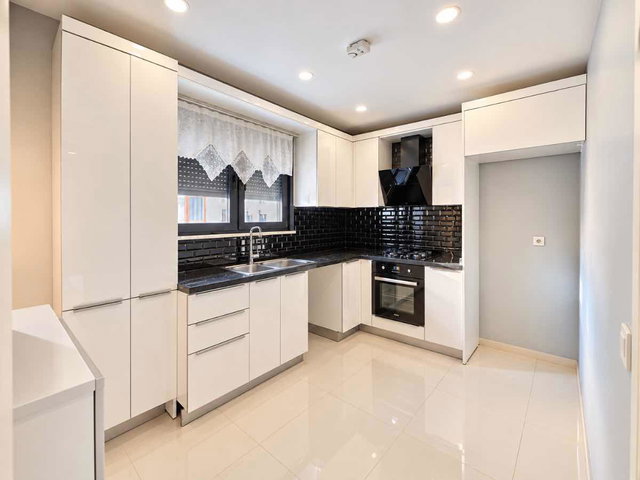PENDIK SAPANBAĞLARI CADDE ÜZERINDE SATILIK 3+1 DAIRE