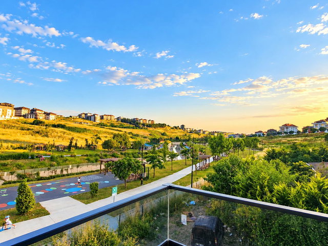 KAVAKLI YAŞAM VADİSİNİN KIYISINDA YENİ BİNADA SATILIK SIFIR 2+1 DAİRE