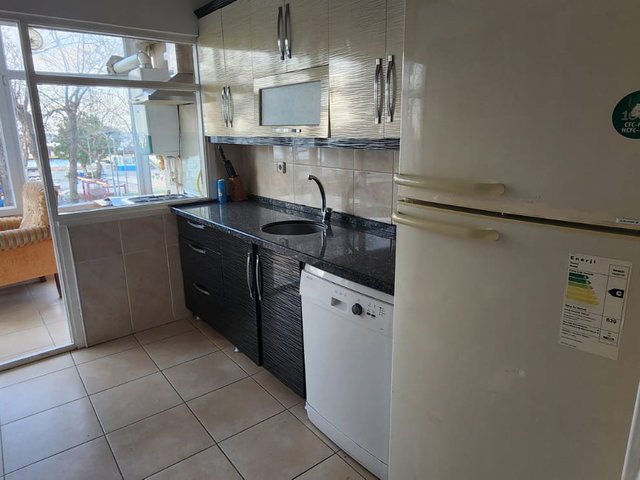 REMAX ŞEHİR'DEN ÇINARCIK İSKELE MEYDANINDA KİRALIK EŞYALI DAİRE