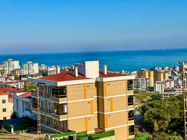 ATAKUM’DA ÜNIVERSITEYE YAKIN BULVARA CEPHELI BINADA DENIZ MANZARALI EŞYALI KIRALIK 1 + 1 DAIRE
