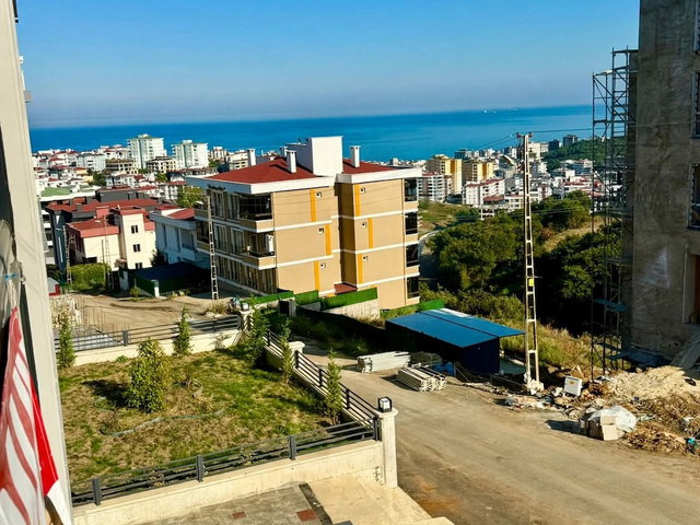 ATAKUM’DA ÜNIVERSITEYE YAKIN BULVARA CEPHELI BINADA DENIZ MANZARALI EŞYALI KIRALIK 1 + 1 DAIRE