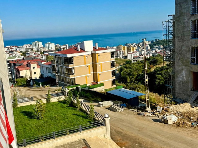 ATAKUM’DA ÜNIVERSITEYE YAKIN BULVARA CEPHELI BINADA DENIZ MANZARALI EŞYALI KIRALIK 1 + 1 DAIRE