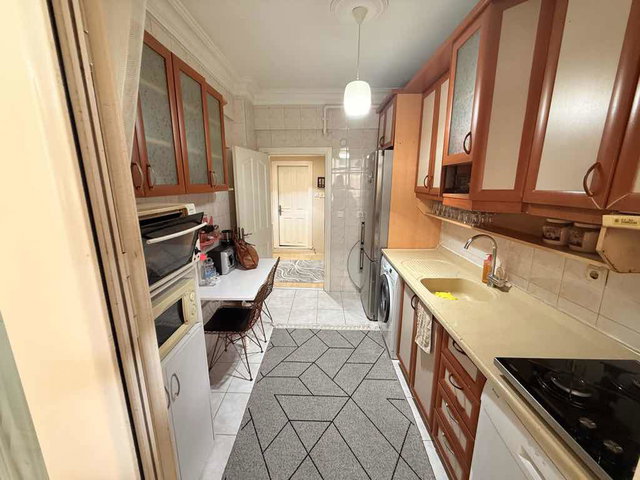 OKMEYDANI’NDA ANA CADDEYE YAKIN 1. KAT BALKONLU 1+1 DAİRE
