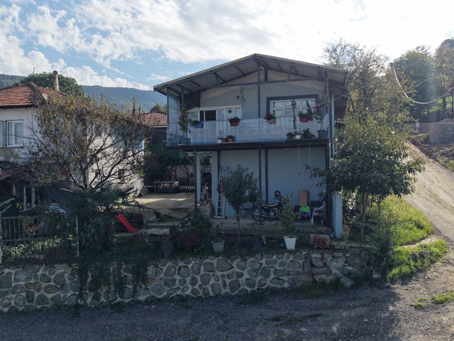 SAPANCA’DA 261 M2 İÇİNDE GÖL MANZARALI MÜSTAKİL YAPI