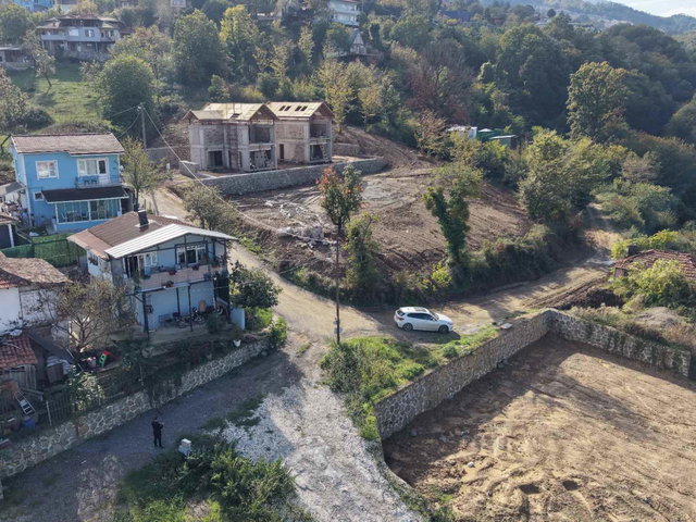 SAPANCA’DA 261 M2 İÇİNDE GÖL MANZARALI MÜSTAKİL YAPI