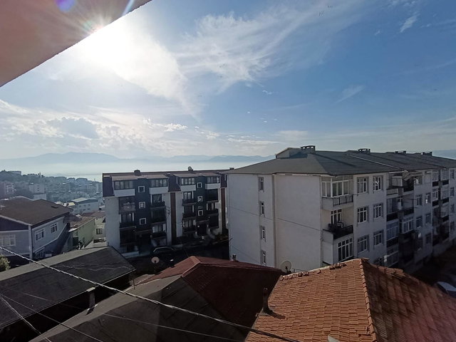 İZMİT ZABITAN'DA SATILIK 3 KATLI BİNA! DENİZ MANZARALI