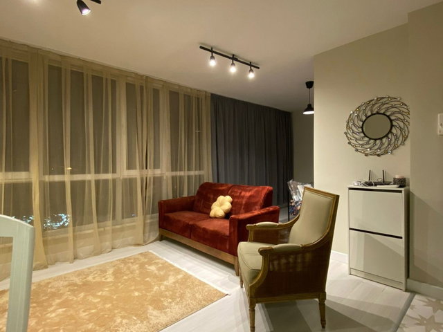 ÜSKÜDAR MERKEZDE CADDE ÜZERİ 1+1 EŞYALI KULLANIMA HAZIR KİRALIK DAİRE