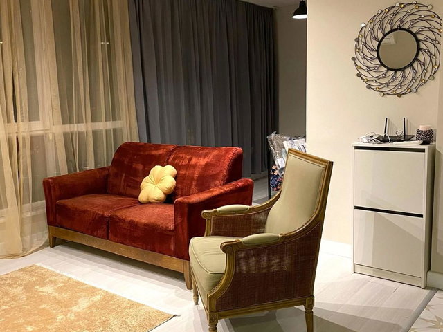 ÜSKÜDAR MERKEZDE CADDE ÜZERİ 1+1 EŞYALI KULLANIMA HAZIR KİRALIK DAİRE