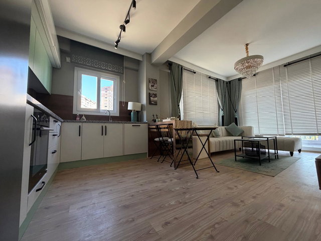 REMAX RINA'DAN ÇEŞMELİ’DE DENİZE YAKIN, HAVUZLU, FULL EŞYALI 2+1 DAIRE