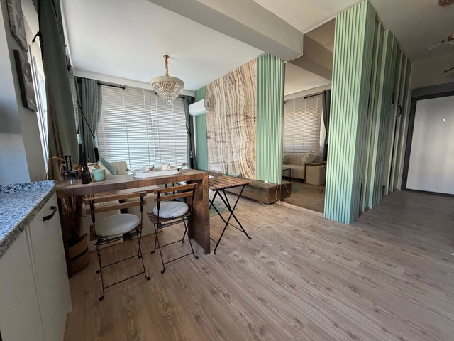 REMAX RINA'DAN ÇEŞMELİ’DE DENİZE YAKIN, HAVUZLU, FULL EŞYALI 2+1 DAIRE
