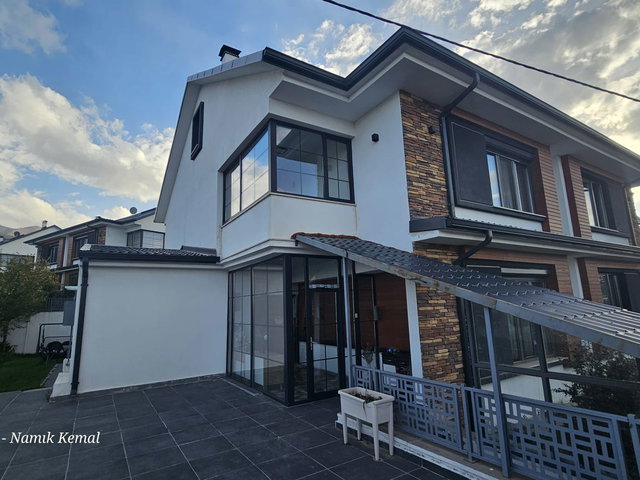 REMAX İLKE'DEN KAYAKYOLU'NDA 5,5+1 SATILIK VİLLA