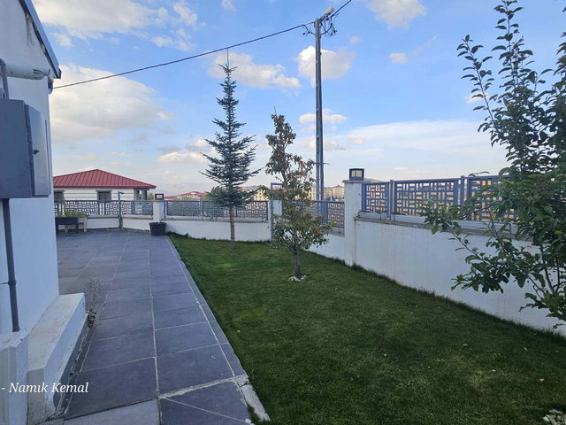 REMAX İLKE'DEN KAYAKYOLU'NDA 5,5+1 SATILIK VİLLA