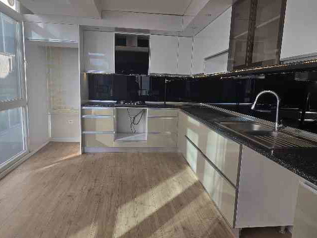 ANTALYA KONYAALTI CADDESİ 2+1  GENİŞ DAİRE