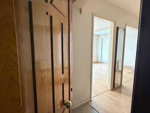 REMAX BEYAZ ORTAPAZAR CADDESİ ÜZERİNDE SATILIK KAT MÜLKİYETLİ 2+1 DAİRE