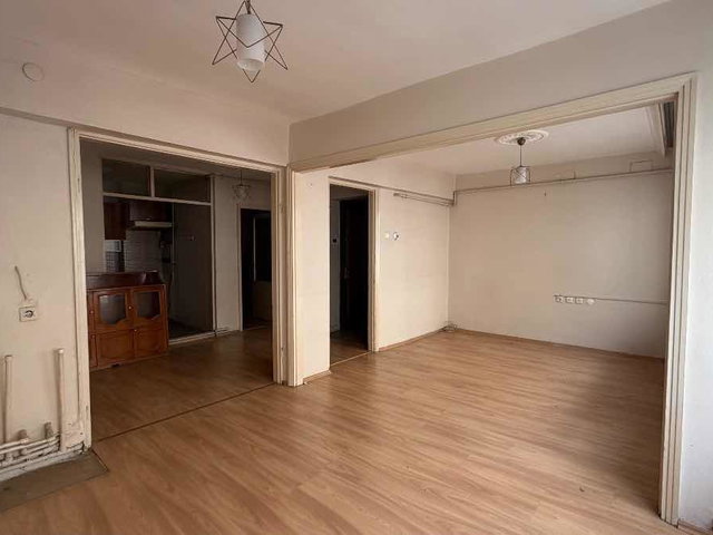 REMAX BEYAZ ORTAPAZAR CADDESİ ÜZERİNDE SATILIK KAT MÜLKİYETLİ 2+1 DAİRE