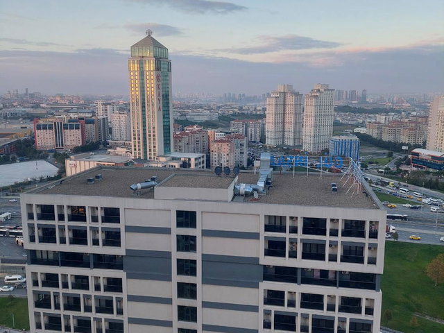 METROBÜS DURAĞIN HEMEN YANINDA FİRST AVENUE SATILIK 1+1 DAİRE KİRACILI