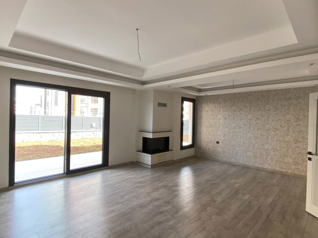 DÖNÜMLÜDE ÖN SIRA KENAR KONUMDA KİRALIK 6,5+1 LÜKS VİLLA