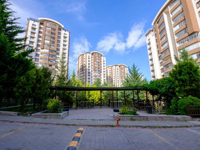 KEÇİÖREN DİVAN KONUTLARI’NDA SATILIK FULL YAPILI 2+1 DAİRE