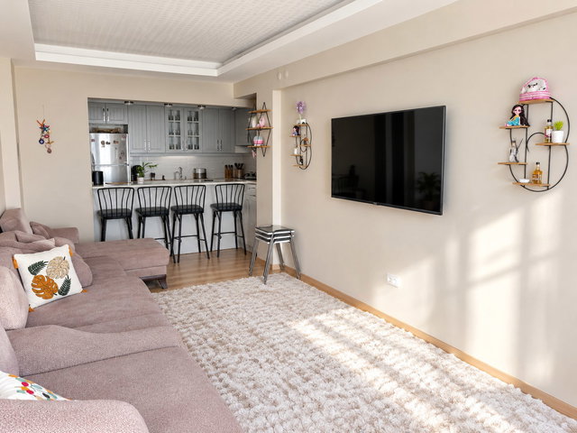 İZMIR MENEMEN ÇARŞI IÇINDE IÇI YENI TADILAT YAPILMIŞ 2+1 SATILIK DAIRE