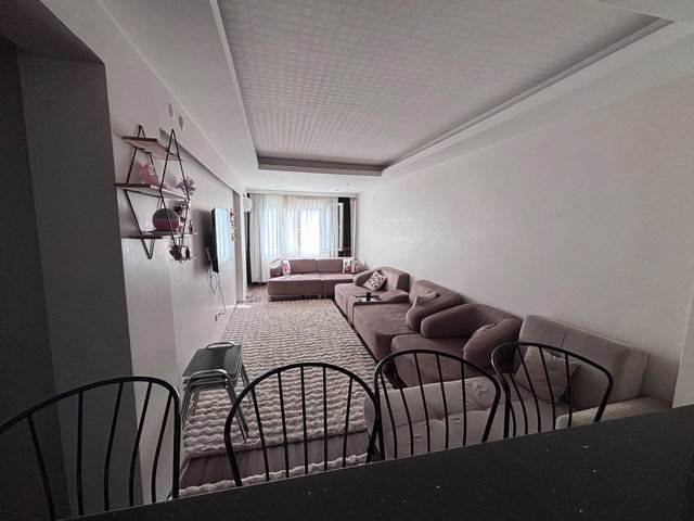 İZMIR MENEMEN ÇARŞI IÇINDE IÇI YENI TADILAT YAPILMIŞ 2+1 SATILIK DAIRE