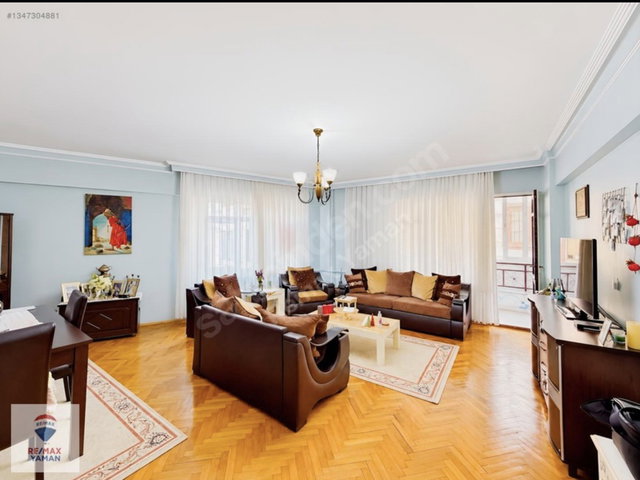 PENDİK BATI ÇARŞININ TAM MERKEZİNDE SAHİLE YÜREME SATILIK 3+1