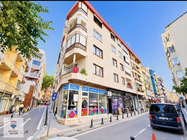 PENDİK BATI ÇARŞININ TAM MERKEZİNDE SAHİLE YÜREME SATILIK 3+1